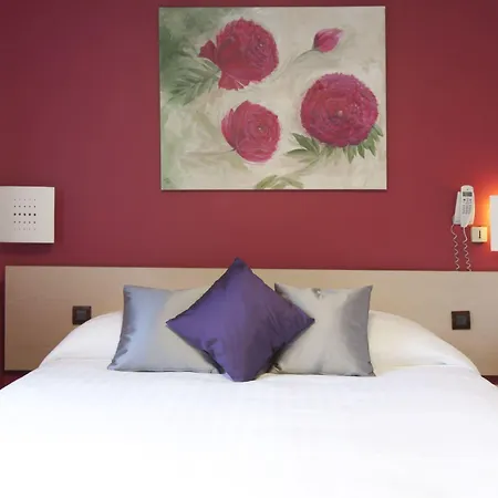 Logis Duquesne Hotel 2*